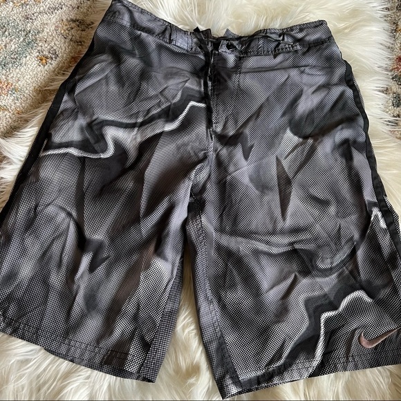 NIKE BOARD SHORTS SWIM‎ TRUNKS MENS Small - Picture 1 of 8